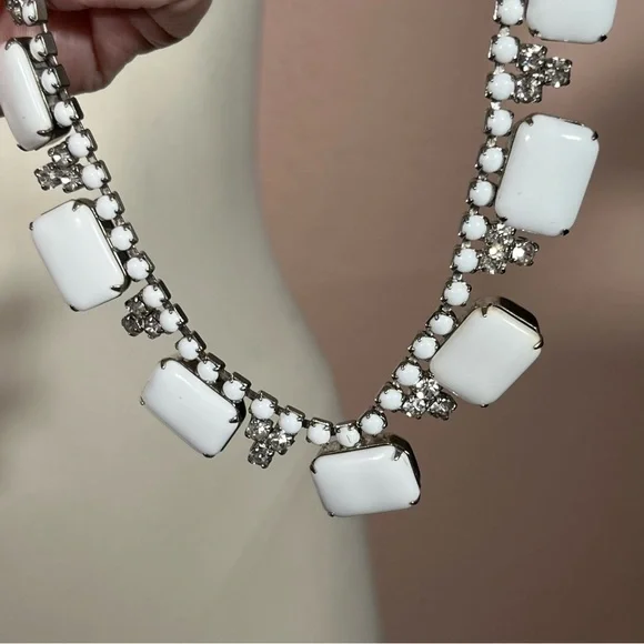 Antique 1940's Retro Art Deco White Milk Glass Emerald Cut Choker Necklace - Picture 8 of 16